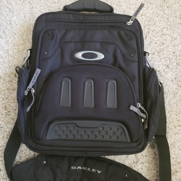 oakley vertical messenger bag